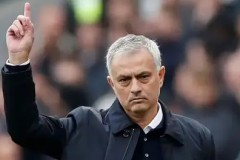 随着马竞以5比2战胜皇马，巴萨看着皇马终于停下高歌猛进