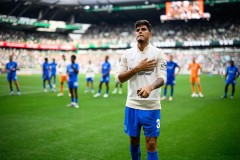 俱乐部动态：莱奥尼伤停，基耶萨欧冠加盟，球队阵容调整与埃基蒂克出色表现